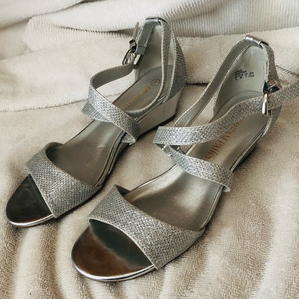Dreampairs silver shimmer strappy low wedge sandals sz 5